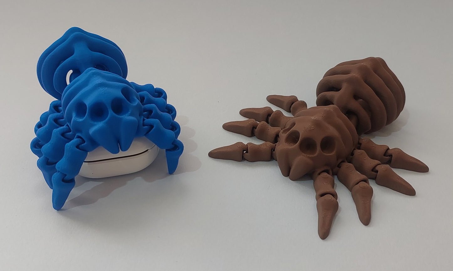 בובת טרנטולה עם מפרקים נעים